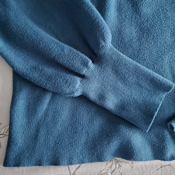 Oat New York Teal Cropped Sweater - Picture 3 of 4